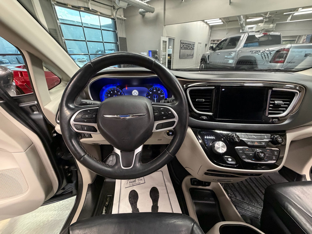 Used 2018 Chrysler Pacifica Touring-L Plus FWD image 13