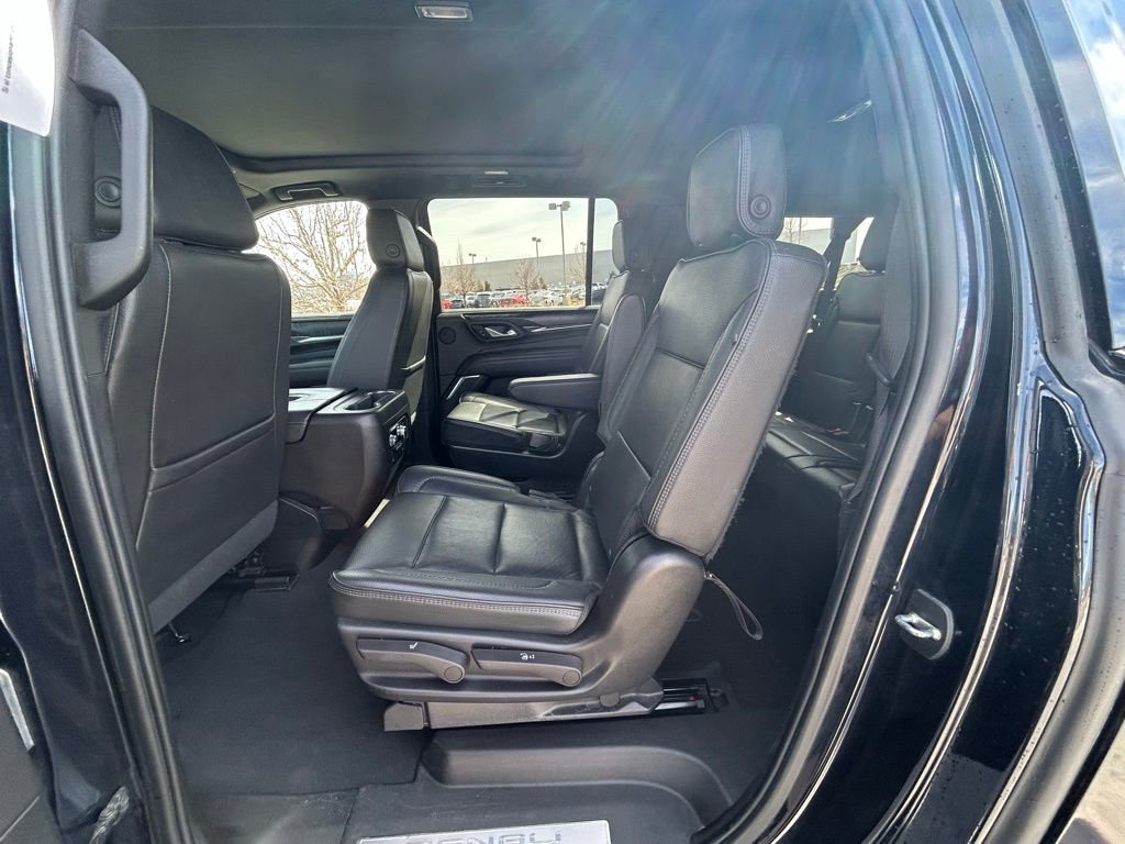 Used 2023 GMC Yukon XL Denali AWD/4WD image 28