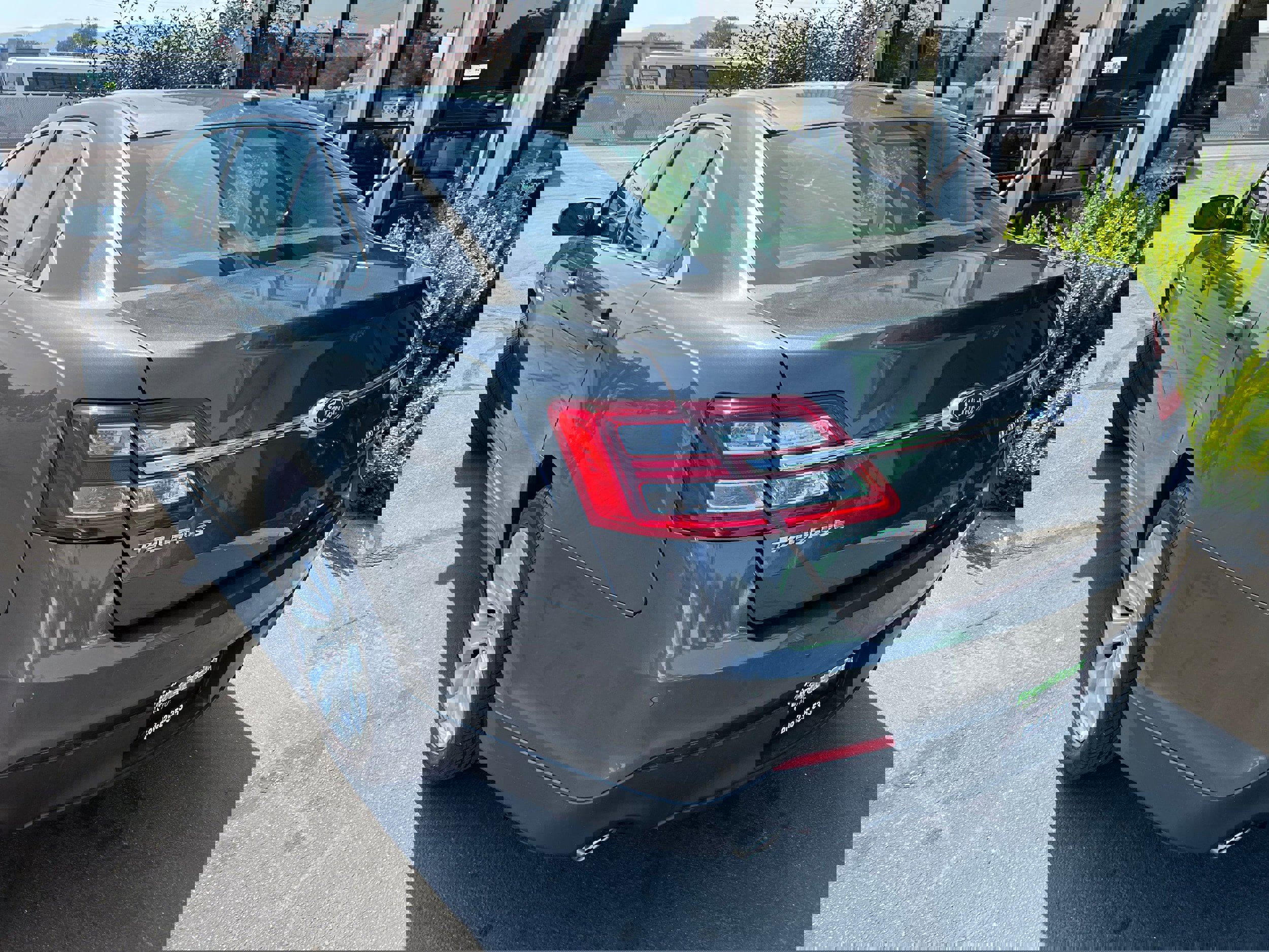 Used 2018 Ford Taurus Limited FWD image 5