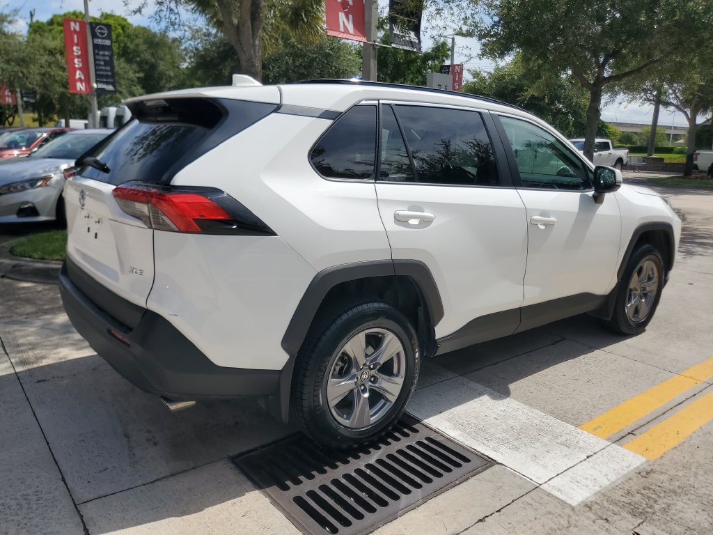 Used 2025 Toyota RAV4 XLE FWD image 6