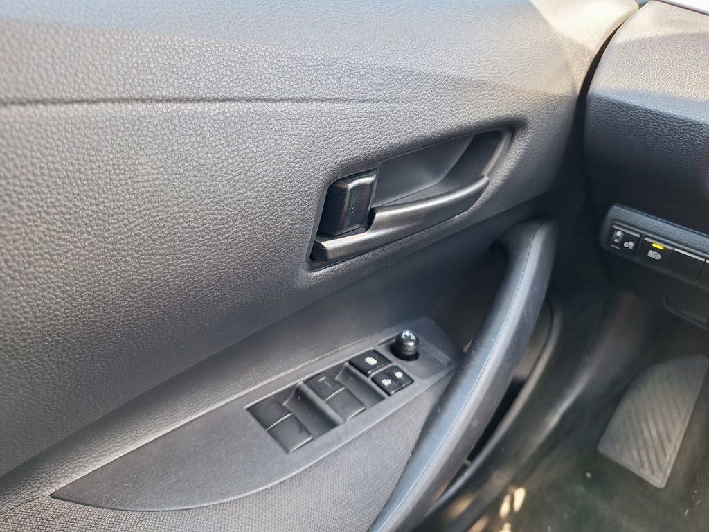 Used 2023 Toyota Corolla LE image 18
