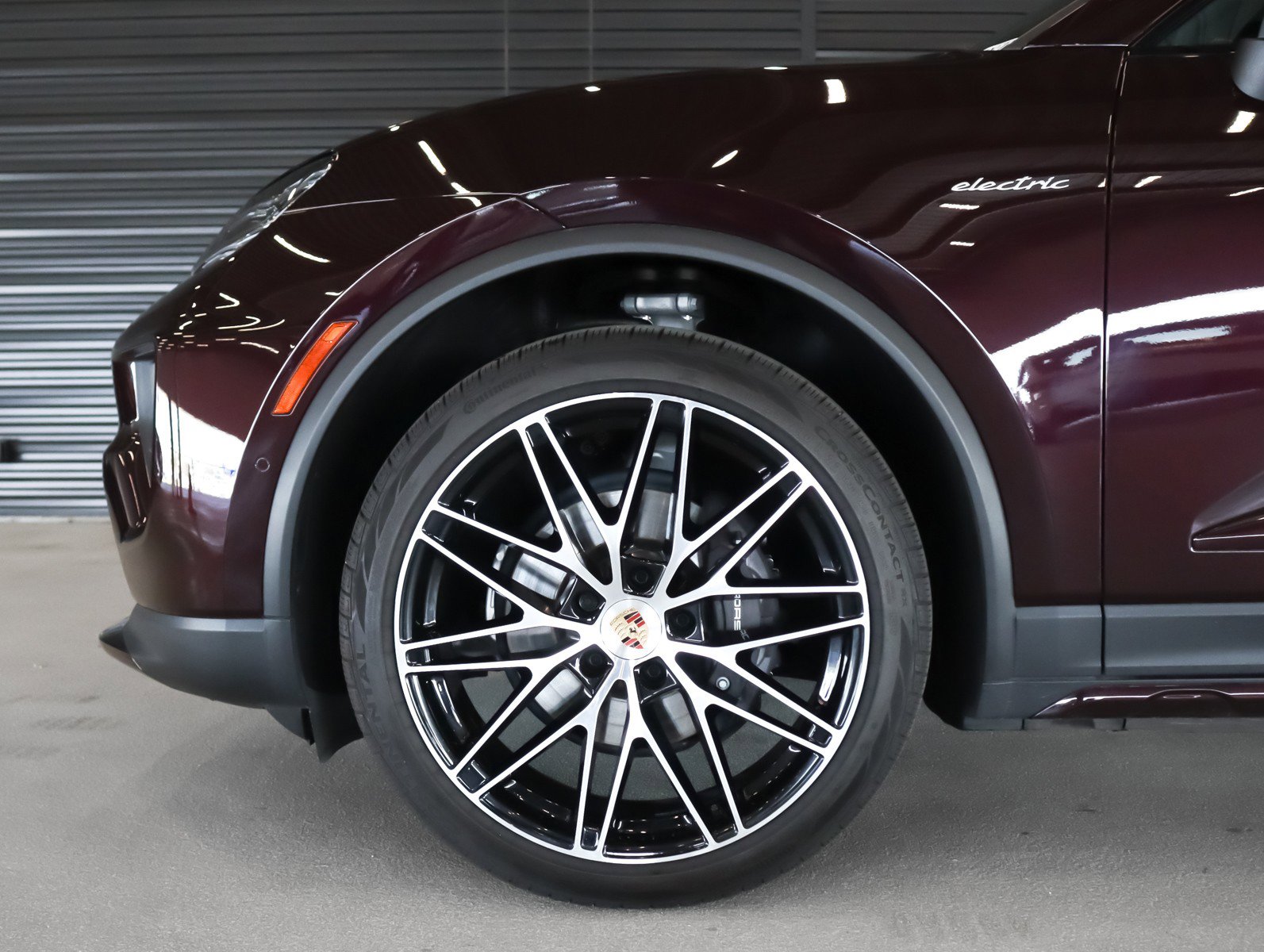 Used 2025 Porsche Macan Electric w/ Premium Package RWD image 32