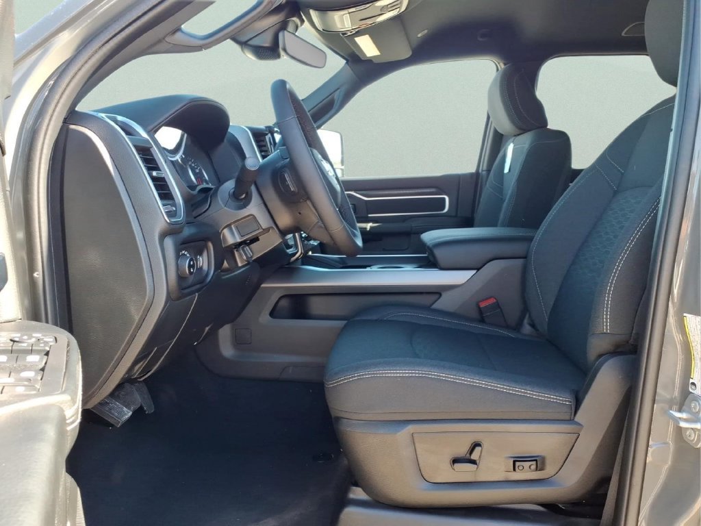 New 2027 RAM 3500 Big Horn AWD/4WD image 9