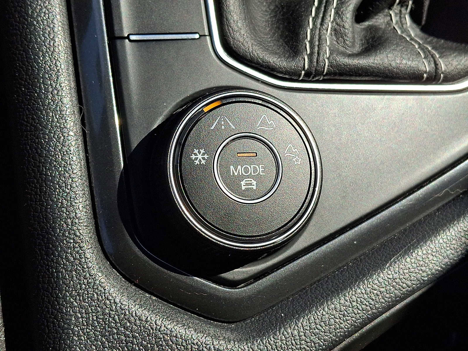 Certified 2023 Volkswagen Tiguan SEL R-Line image 24