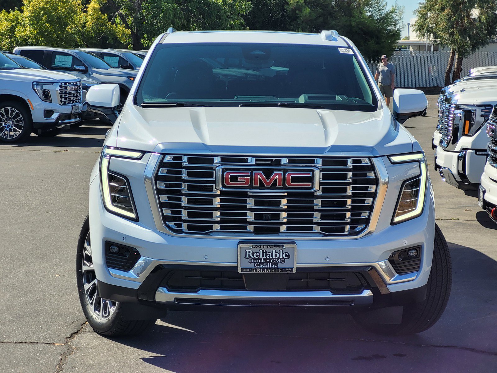 New 2026 GMC Yukon XL Denali w/ Denali Reserve Package AWD/4WD image 2