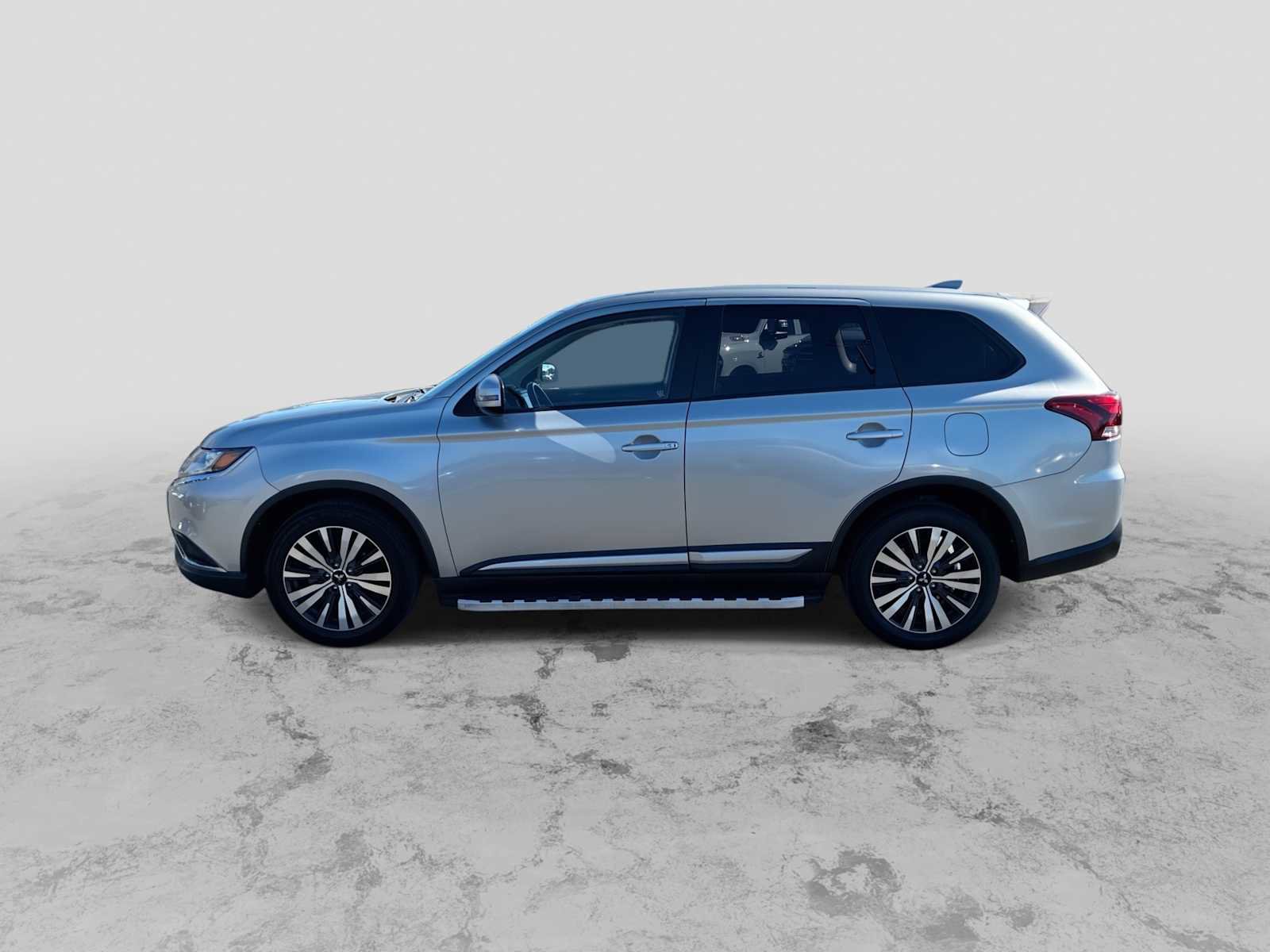 Used 2019 Mitsubishi Outlander SE image 5