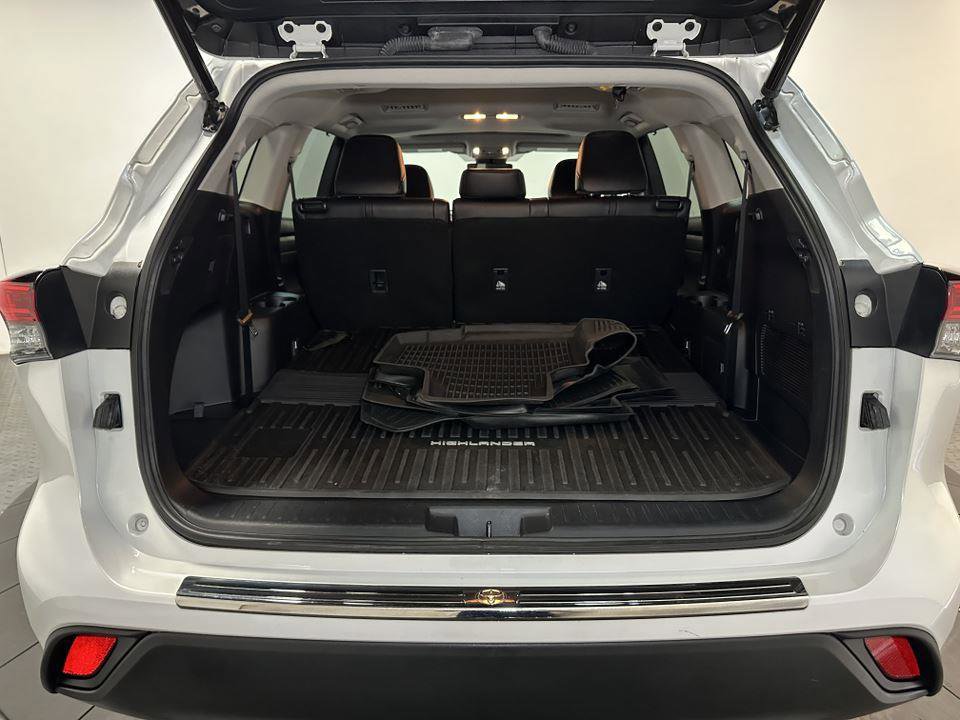 Certified 2022 Toyota Highlander XLE image 33