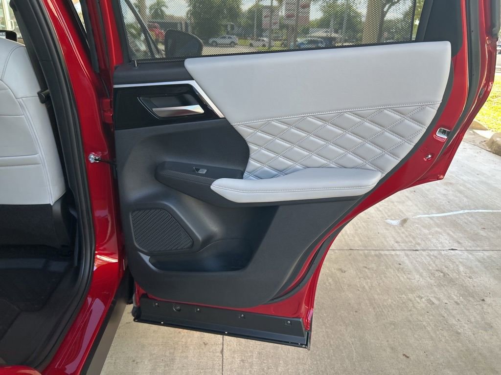 New 2025 Mitsubishi Outlander SEL image 33