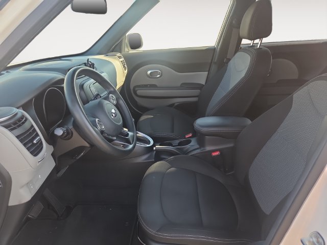 Used 2017 Kia Soul + FWD image 9