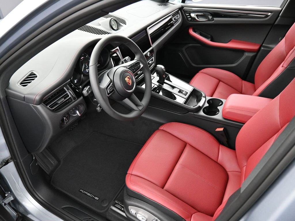 New 2026 Porsche Macan image 4