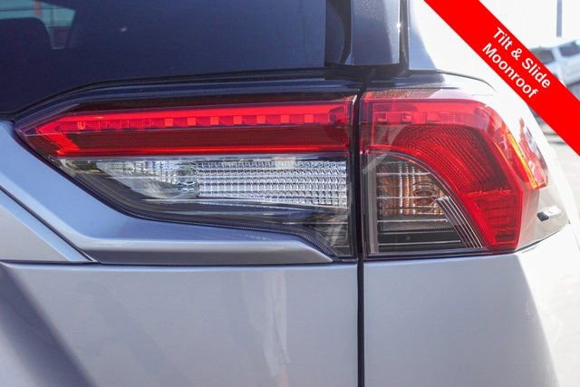 Used 2022 Toyota RAV4 SE image 9