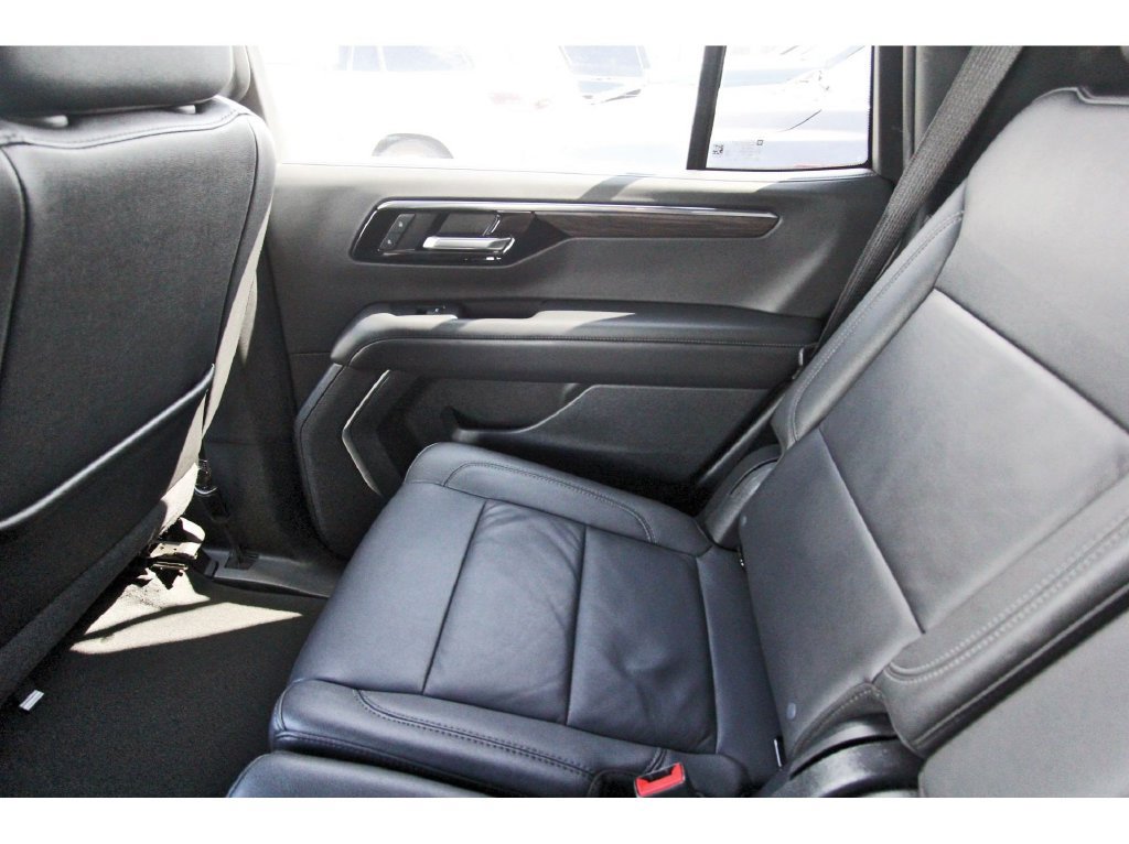 Used 2025 Chevrolet Tahoe LT RWD image 12
