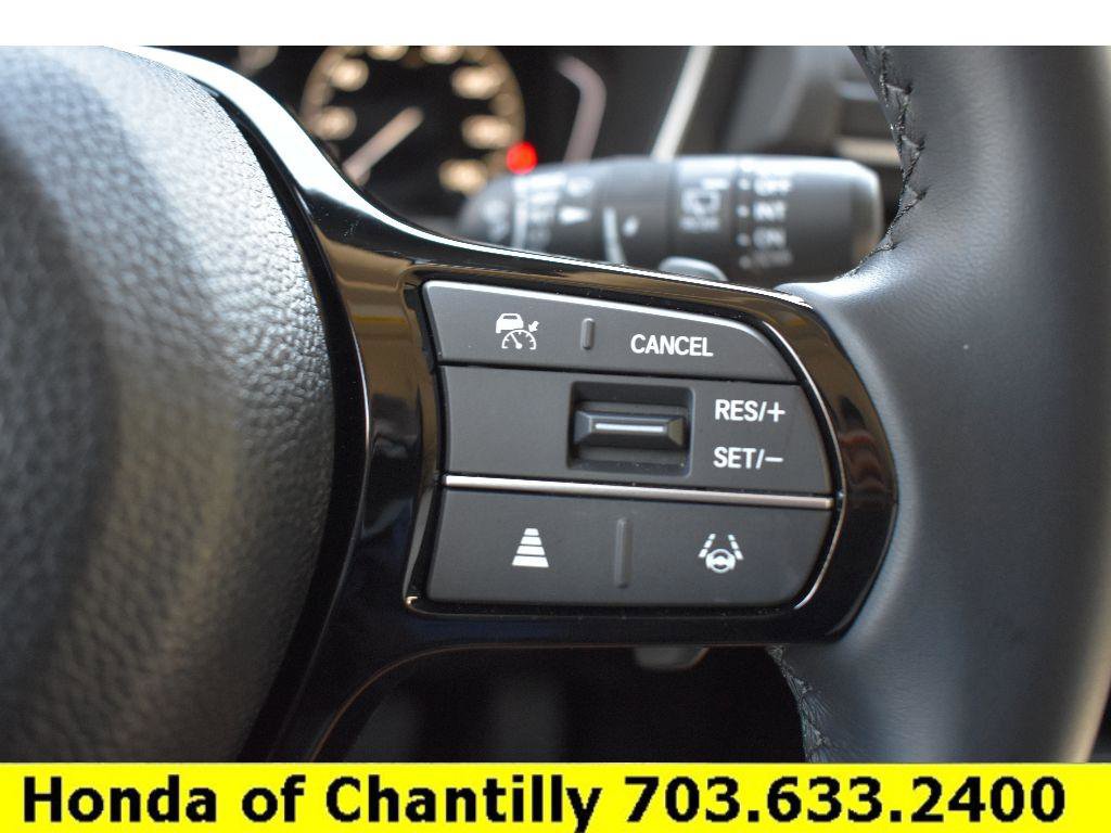 Used 2025 Honda Pilot Touring image 13