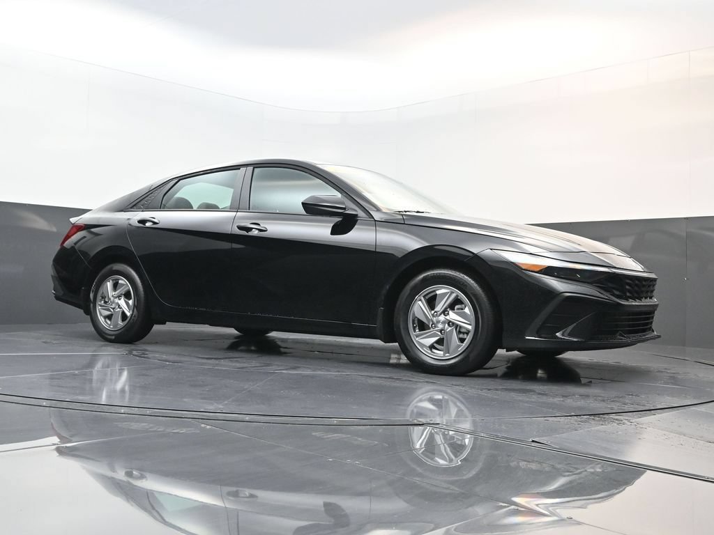 Certified 2026 Hyundai Elantra SE FWD image 20
