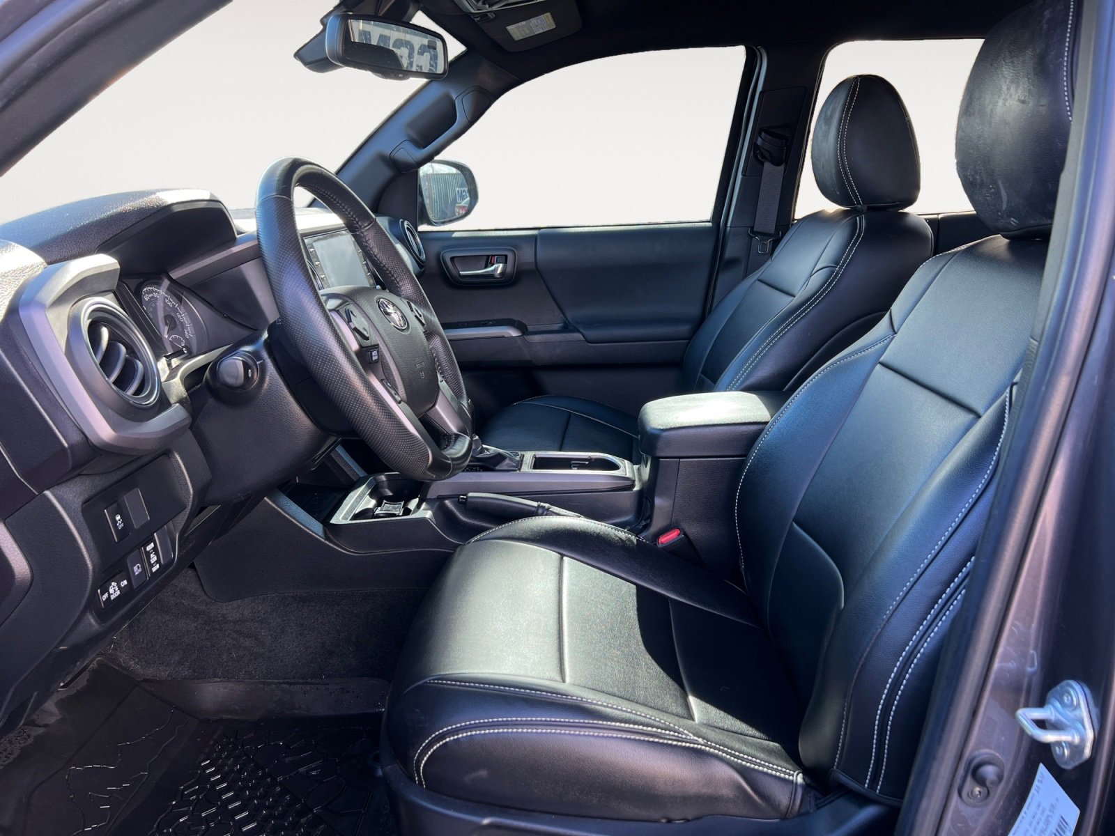 Used 2022 Toyota Tacoma TRD Off-Road image 9