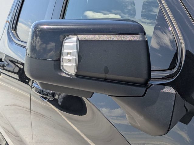 Used 2025 GMC Sierra 1500 AT4 w/ Technology Package AWD/4WD image 11