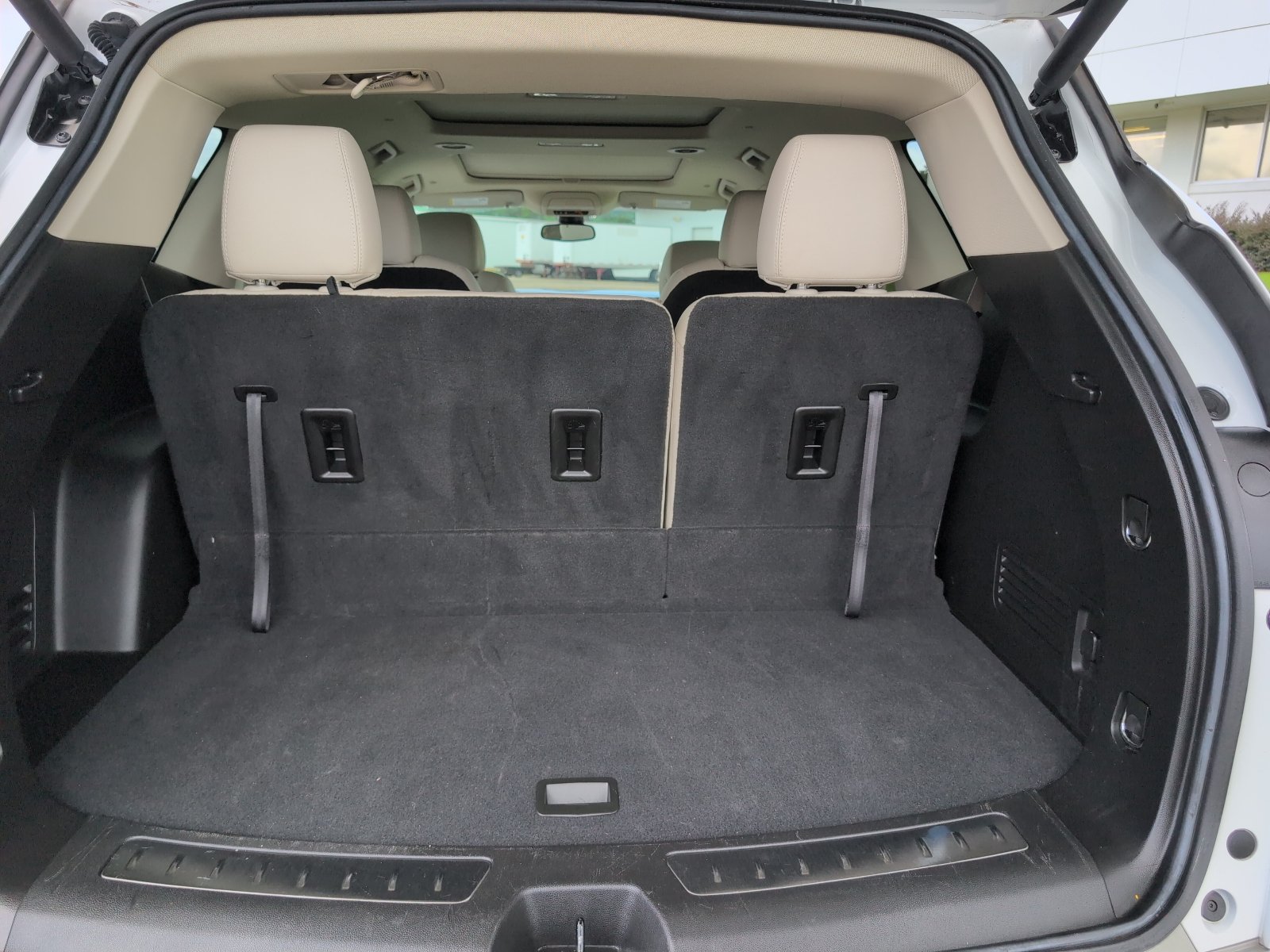 Used 2023 Buick Enclave Essence w/ Experience Buick Package FWD image 4