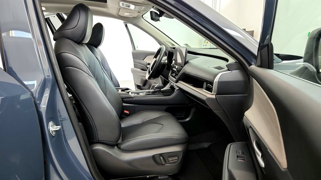 Certified 2024 Toyota Grand Highlander AWD image 17
