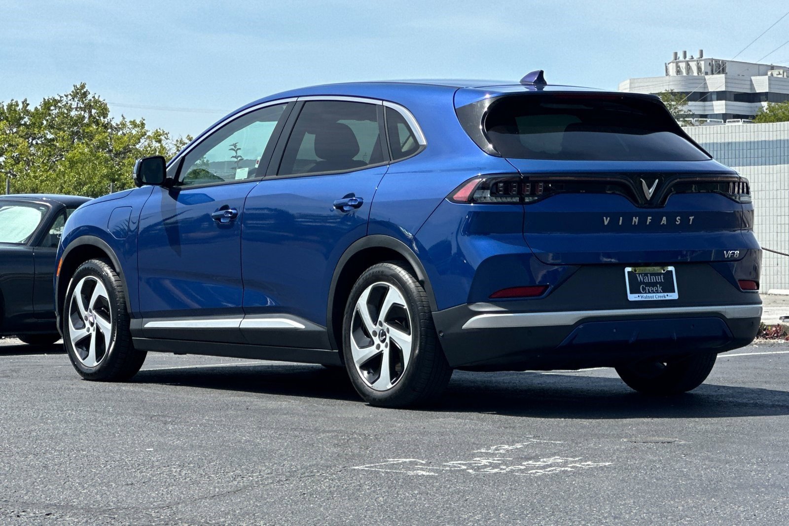 Used 2023 VinFast VF 8 Eco AWD/4WD image 3