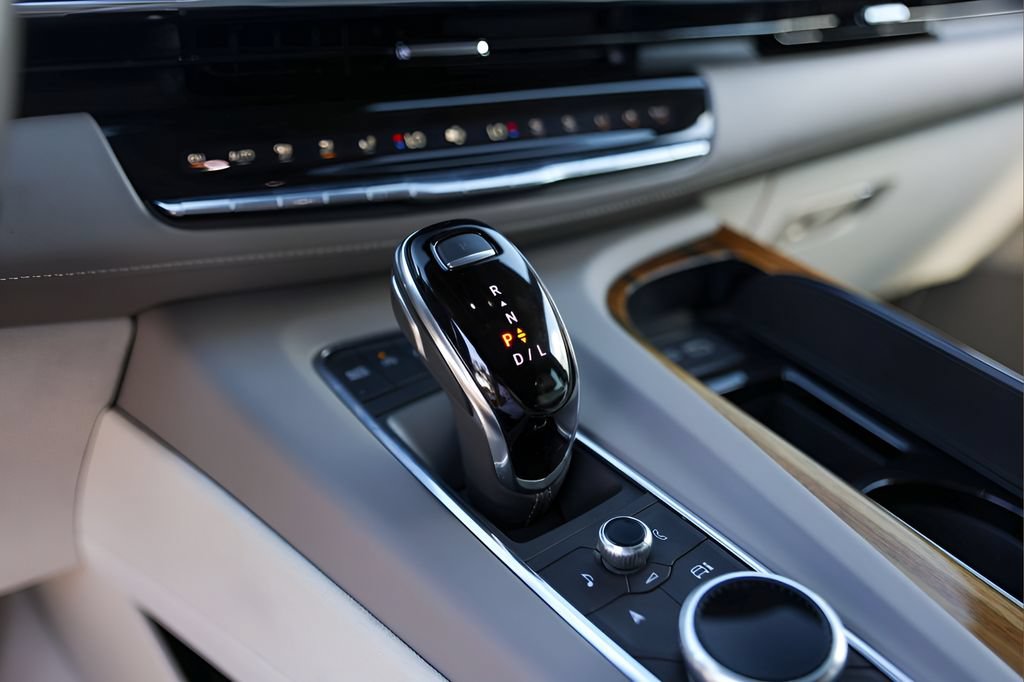 Certified 2024 Cadillac Escalade Premium Luxury Platinum AWD/4WD image 19