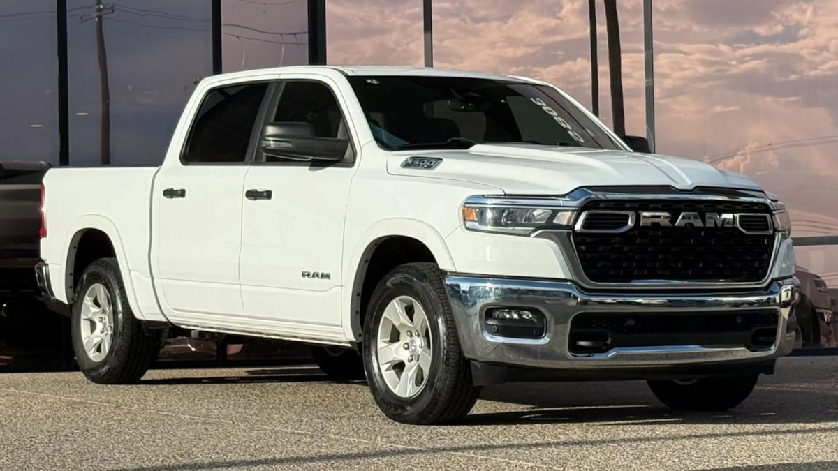 Used 2025 RAM 1500 Big Horn AWD/4WD image 17