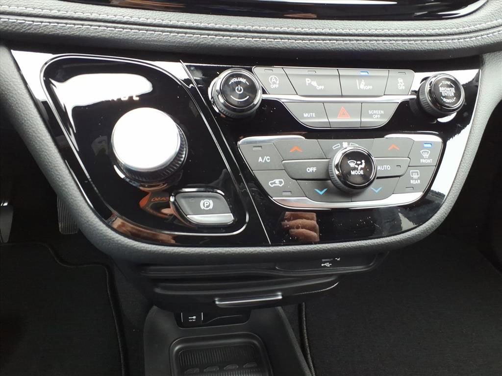 New 2026 Chrysler Pacifica Select image 14