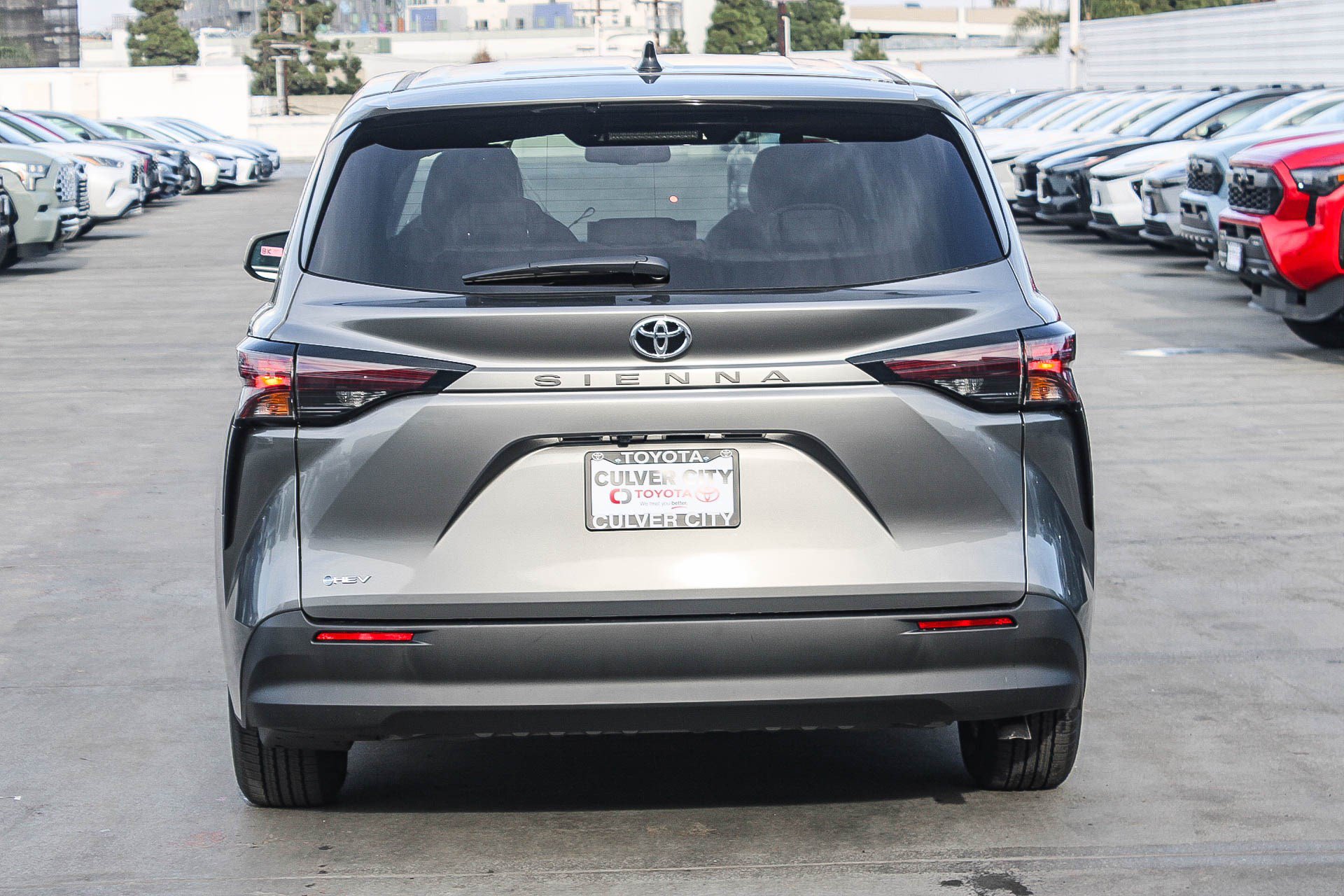 New 2026 Toyota Sienna LE FWD image 8