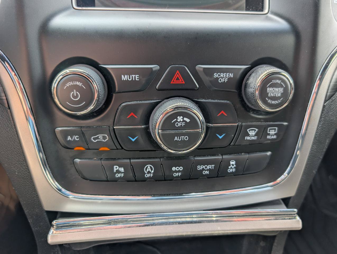 Used 2021 Jeep Grand Cherokee Laredo AWD/4WD image 30