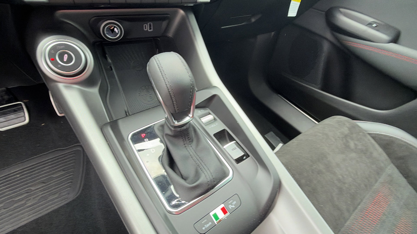 Used 2024 Alfa Romeo Tonale Veloce w/ Active Assist Package AWD/4WD image 27