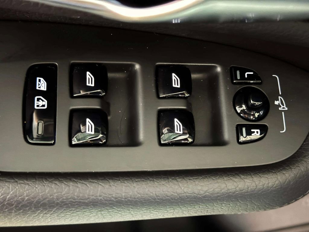 Used 2020 Volvo XC90 T6 Momentum w/ Protection Package image 7