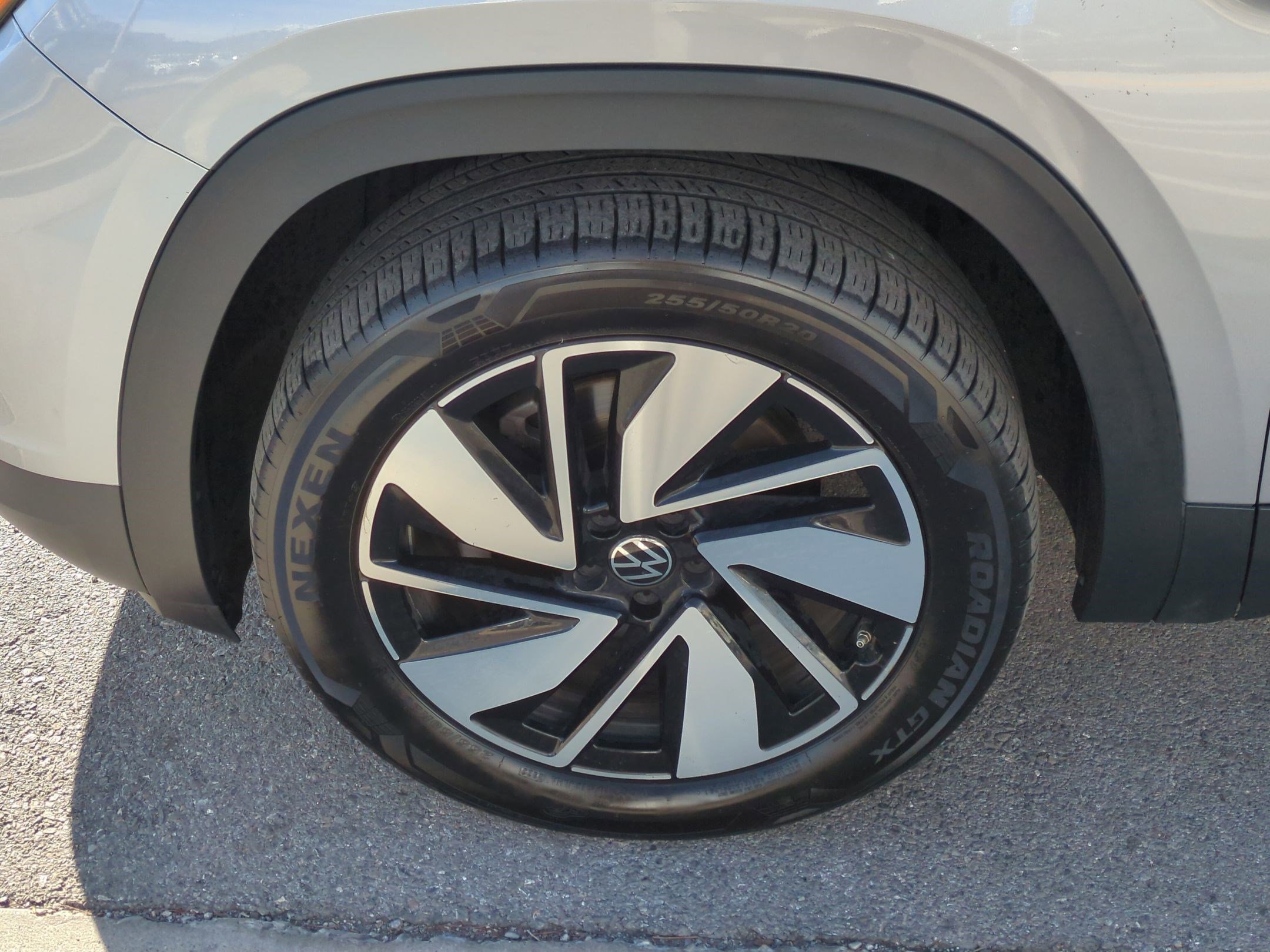 Used 2024 Volkswagen Atlas SE image 14