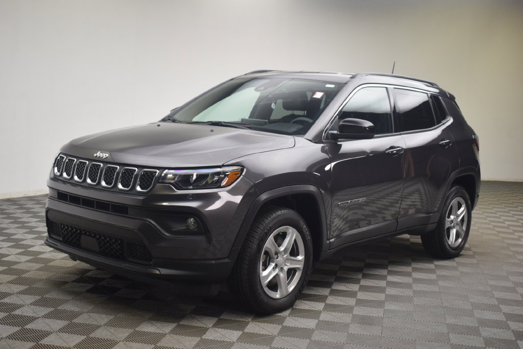 Used 2023 Jeep Compass Latitude w/ Convenience Group AWD/4WD image 33