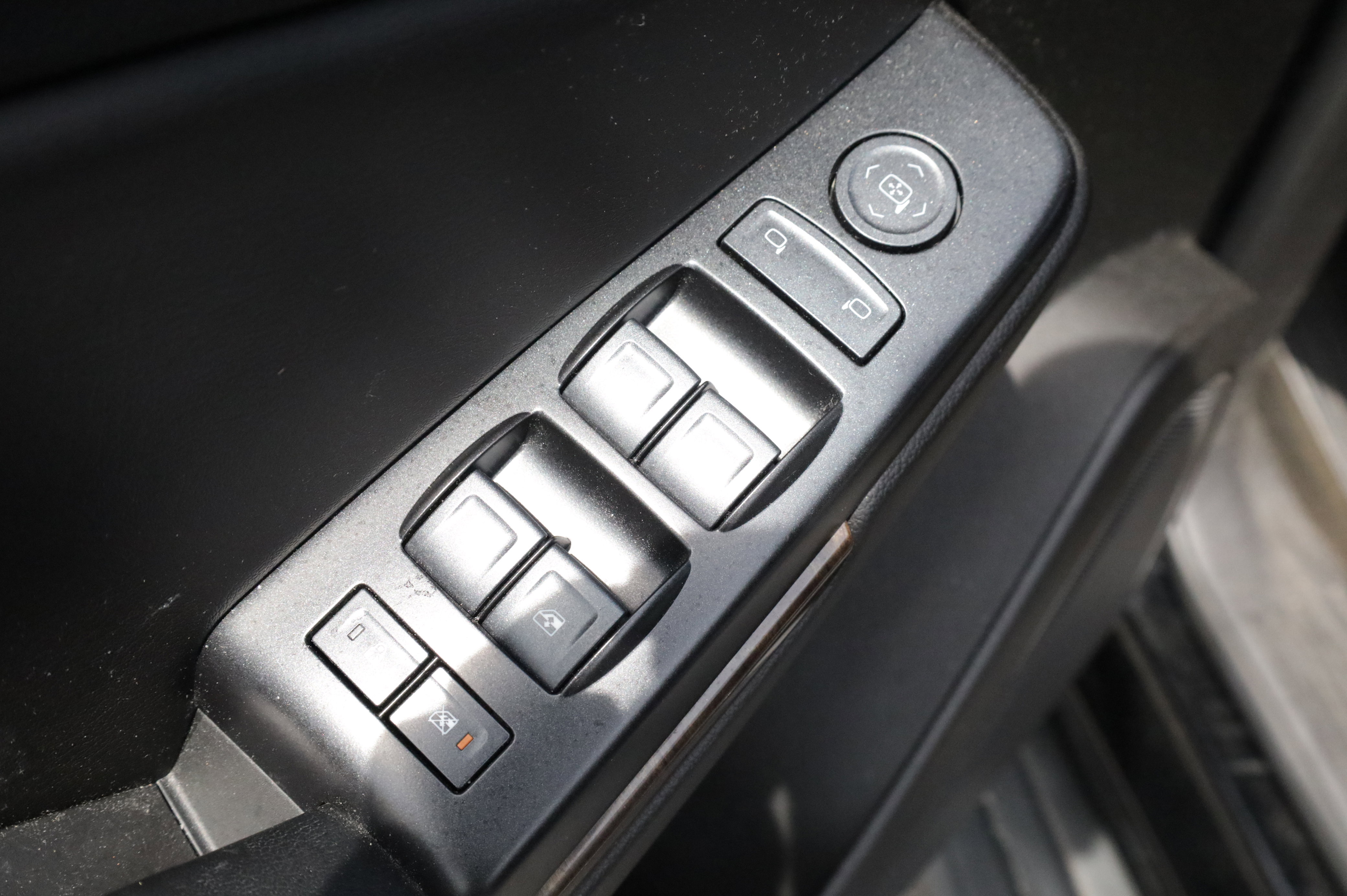 Used 2018 Chevrolet Tahoe LS w/ Enhanced Driver Alert Package RWD image 21