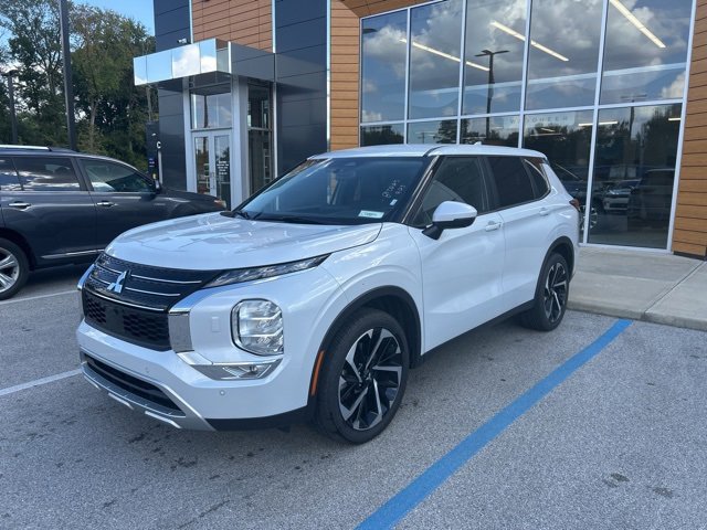 Used 2024 Mitsubishi Outlander SE