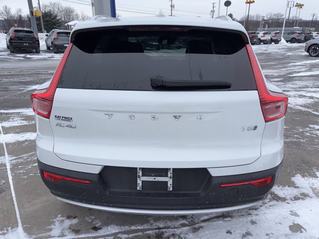 Used 2021 Volvo XC40 T5 Momentum w/ Premium Package image 7