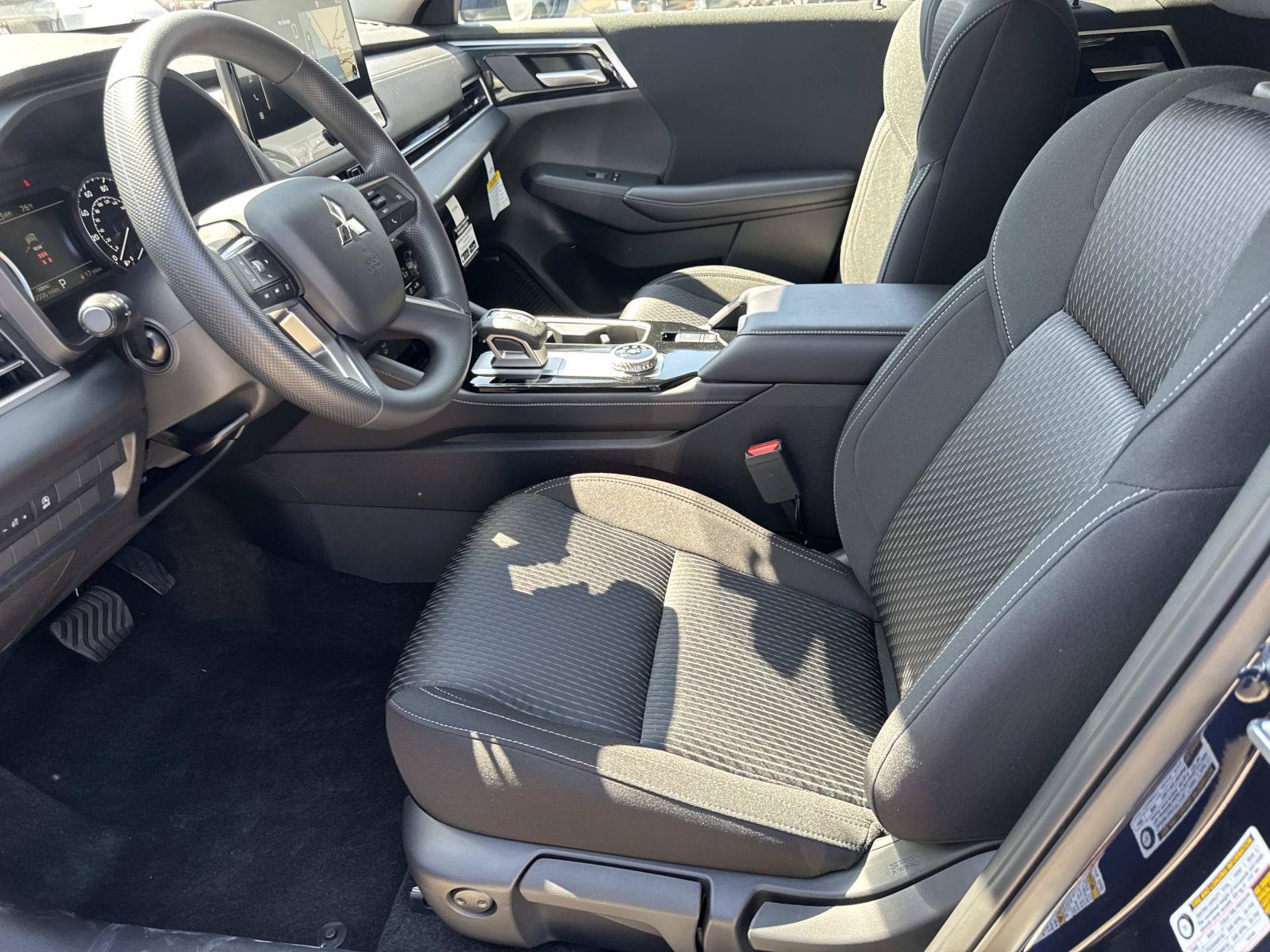 New 2026 Mitsubishi Outlander ES FWD image 14