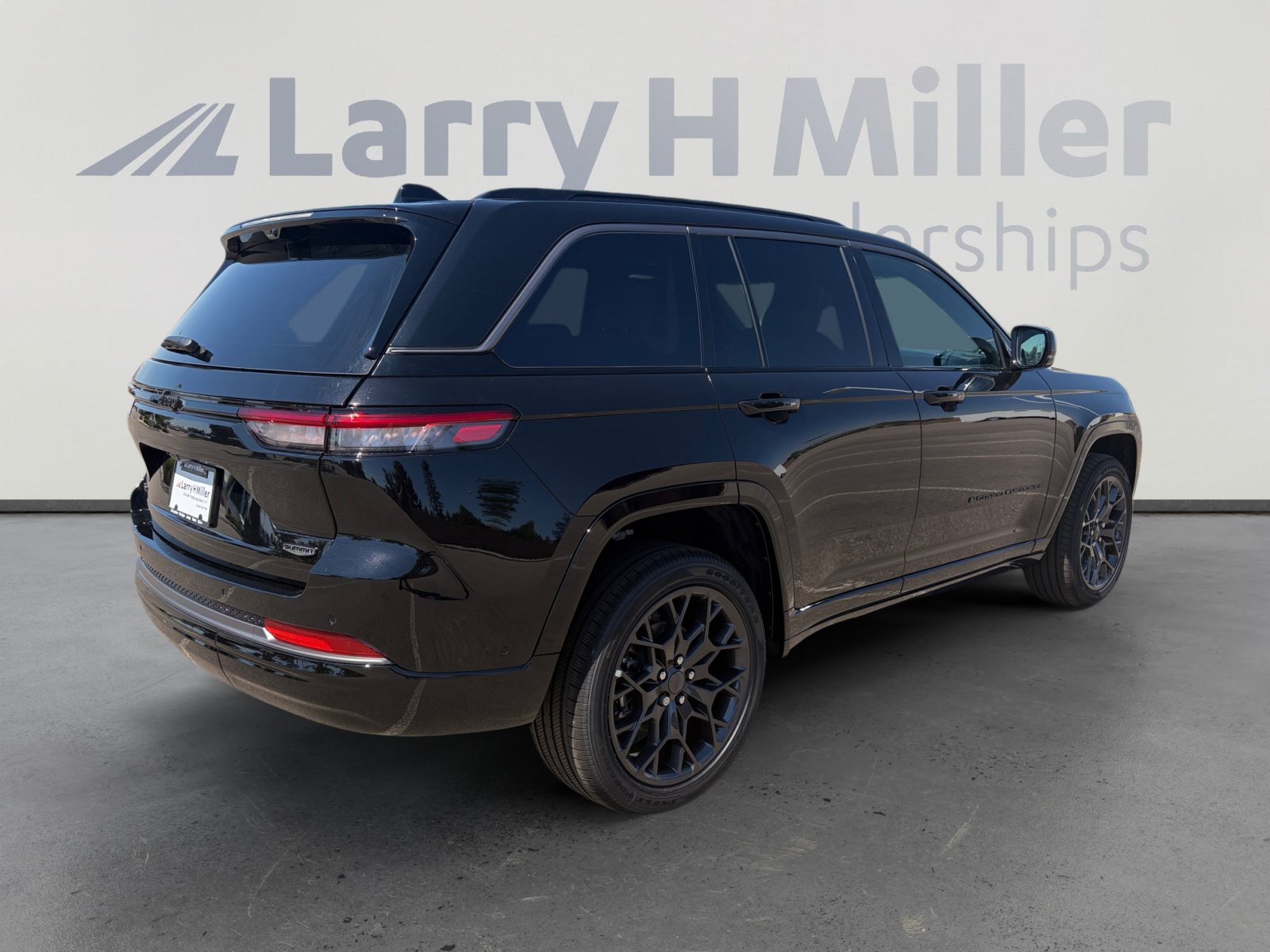 New 2026 Jeep Grand Cherokee Summit w/ Obsidian Package AWD/4WD image 6