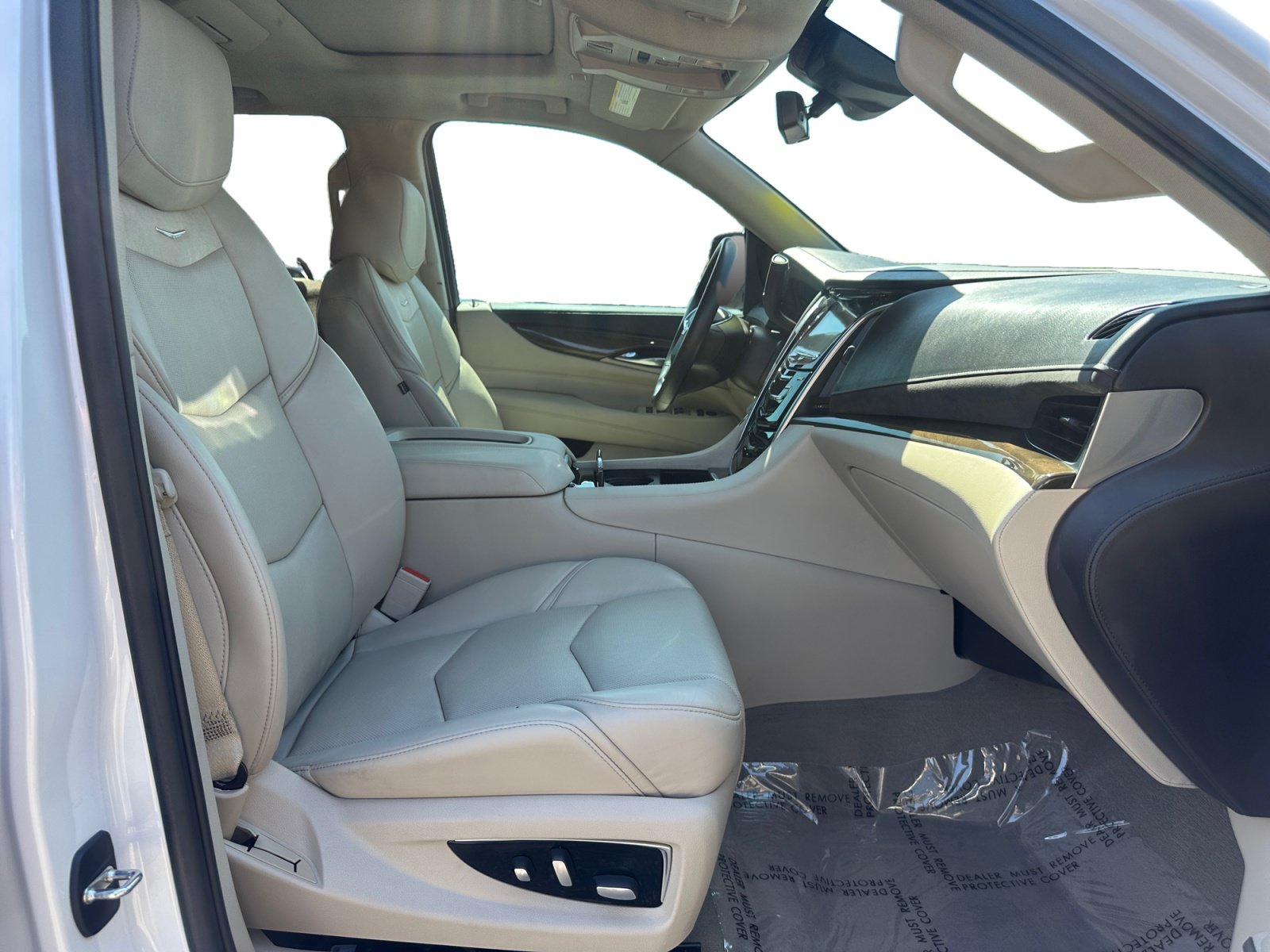 Used 2020 Cadillac Escalade Luxury AWD/4WD image 15