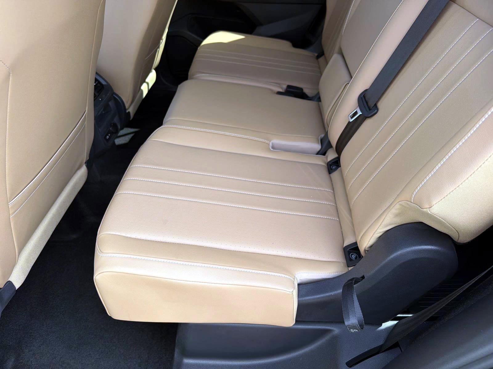 Used 2024 Volkswagen Tiguan SE R-Line image 13