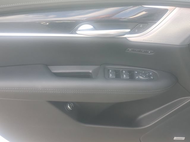 Certified 2025 Cadillac XT5 Premium Luxury w/ LPO, Floor Liner Package AWD/4WD image 10