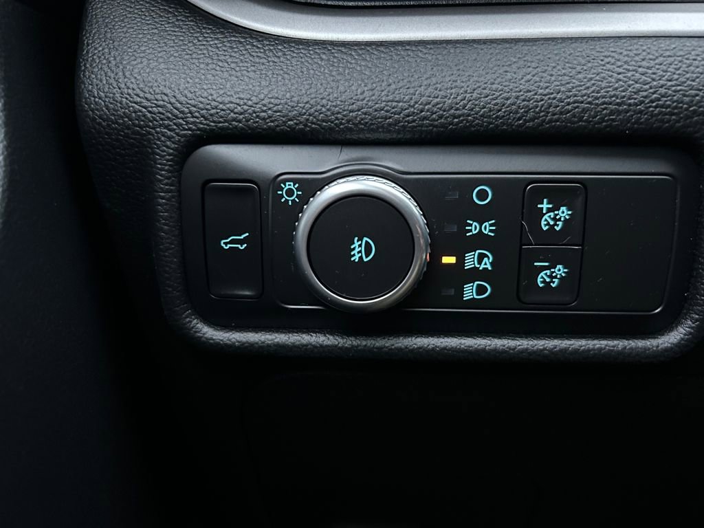 Used 2020 Ford Explorer XLT w/ Equipment Group 202A image 20