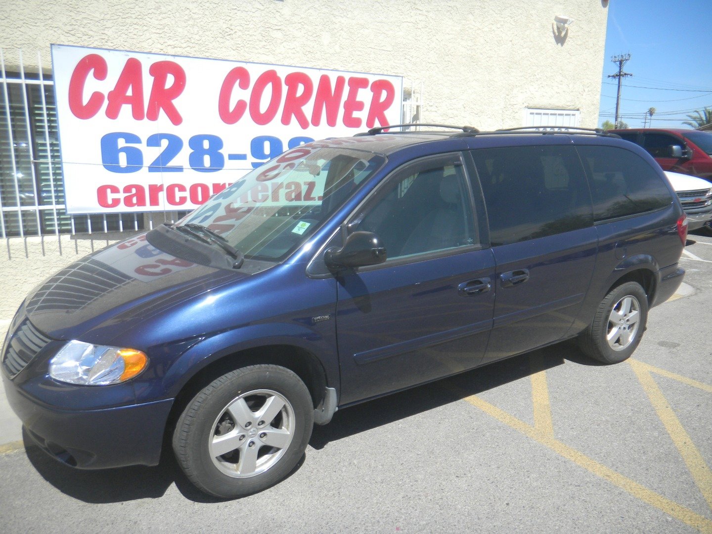 Used 2006 Dodge Grand Caravan SXT image 2