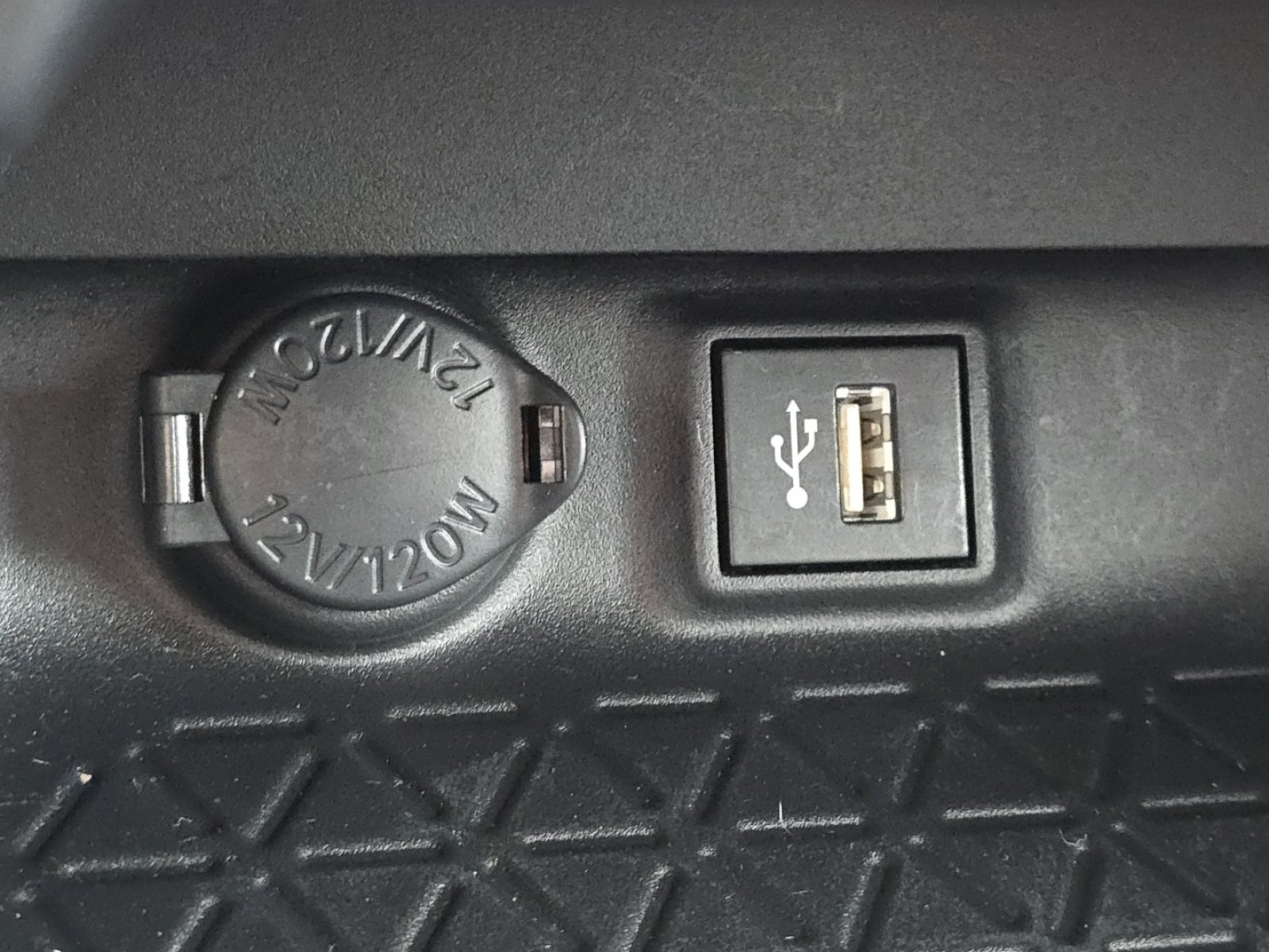 Used 2023 Toyota RAV4 XLE AWD/4WD image 32