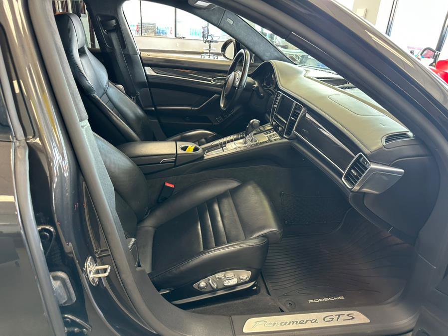Used 2016 Porsche Panamera GTS image 34