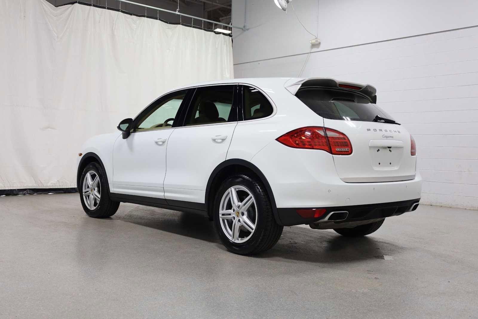 Used 2014 Porsche Cayenne AWD/4WD image 3