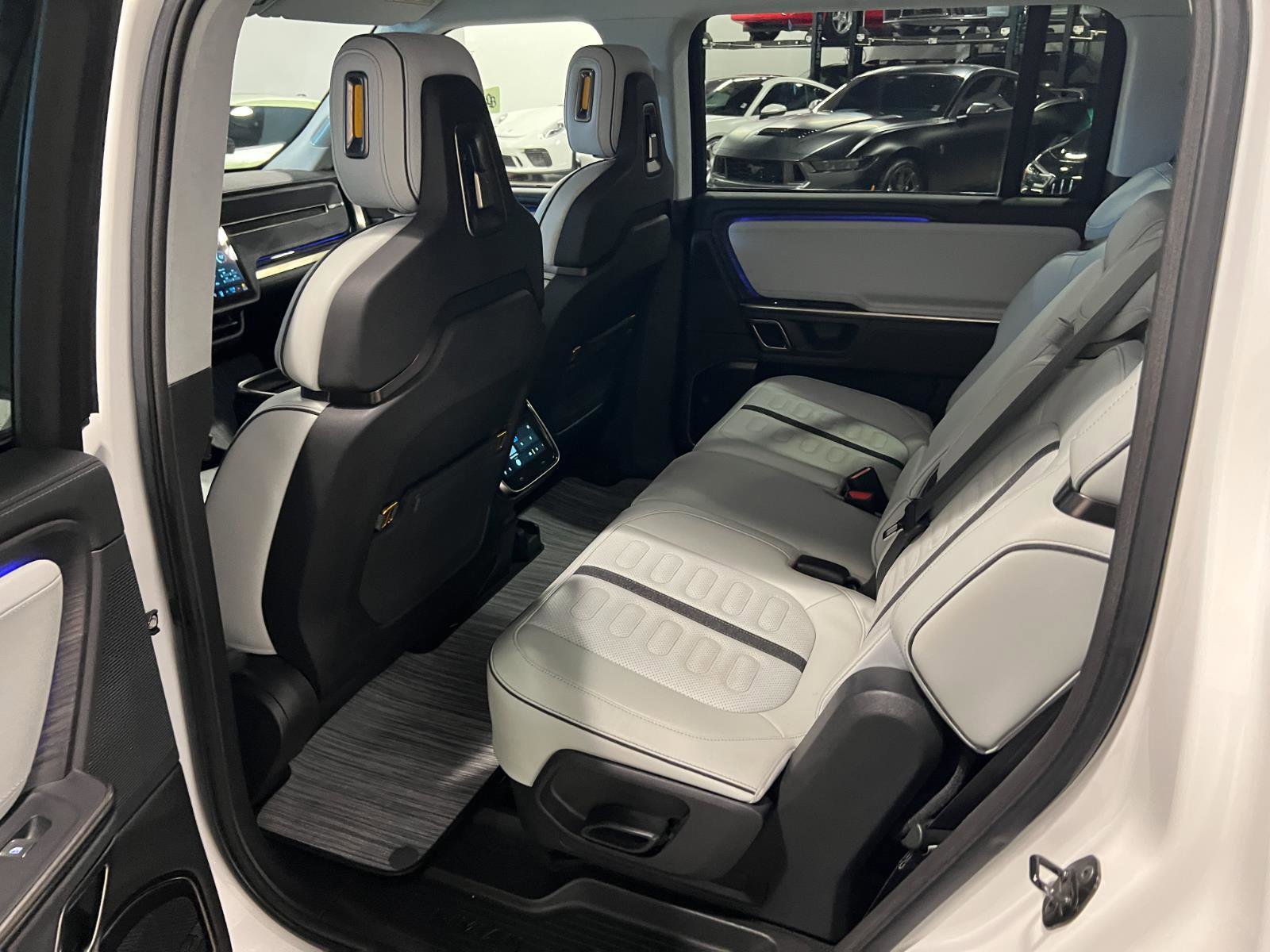 Used 2024 Rivian R1S Adventure AWD/4WD image 26