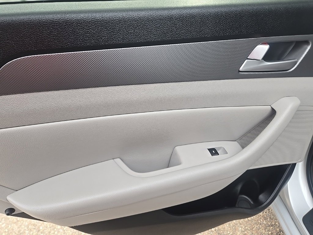 Used 2015 Hyundai Sonata SE w/ Option Group 09 image 28