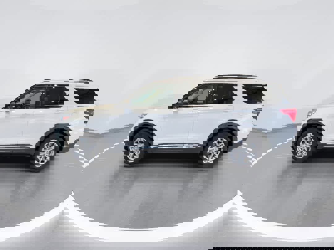 Used 2020 Ford Explorer XLT w/ Equipment Group 202A AWD/4WD image 5