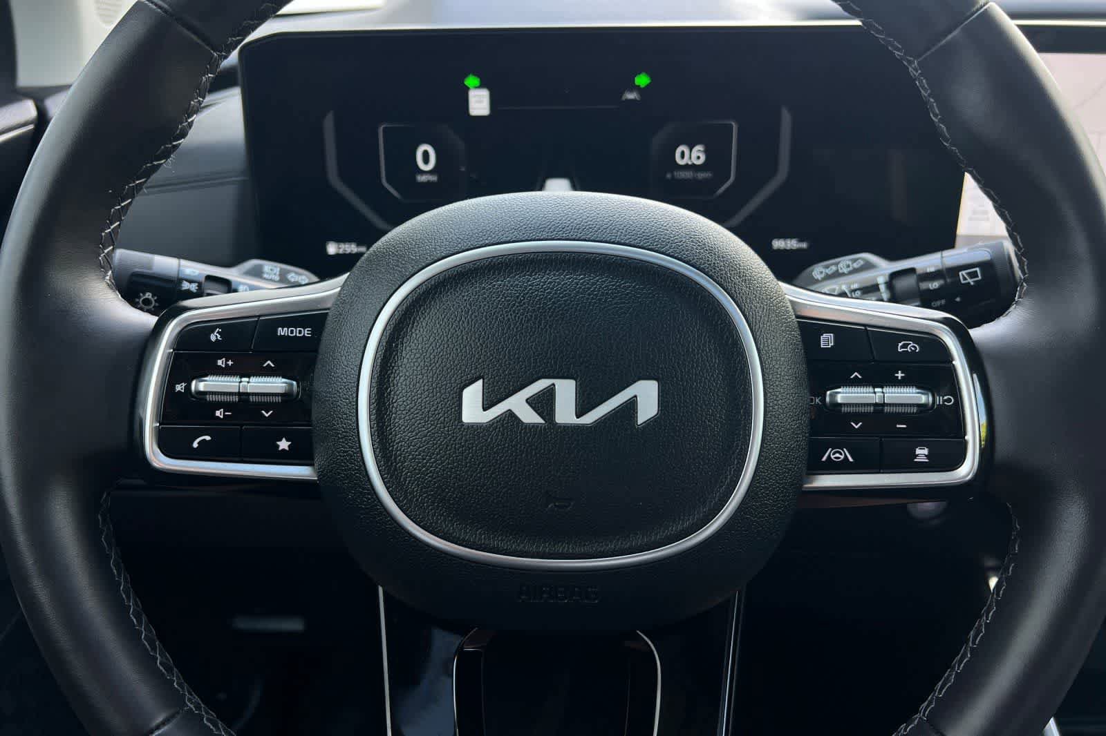 Used 2025 Kia Carnival SX Prestige image 32