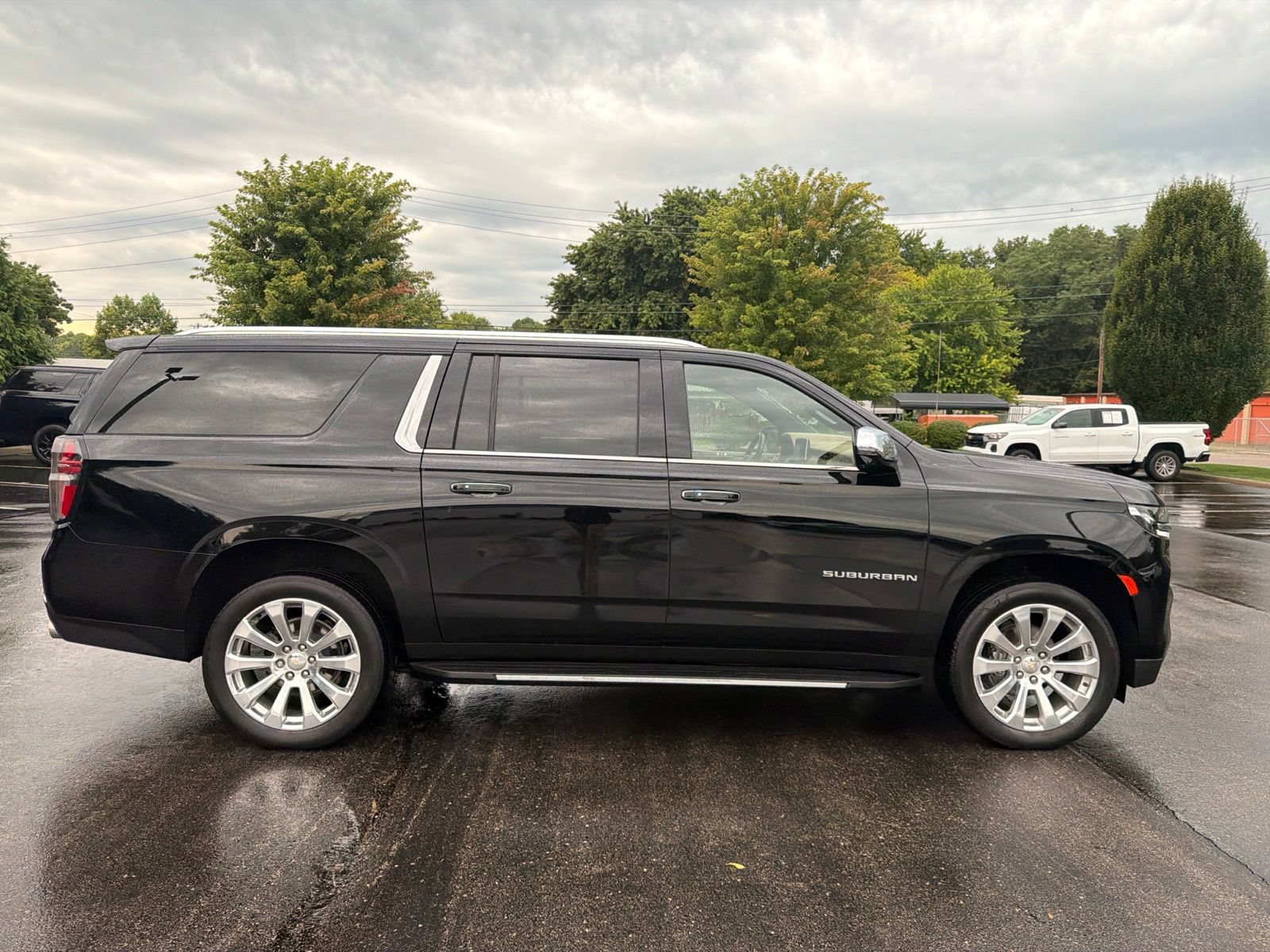 Used 2022 Chevrolet Suburban Premier AWD/4WD image 6